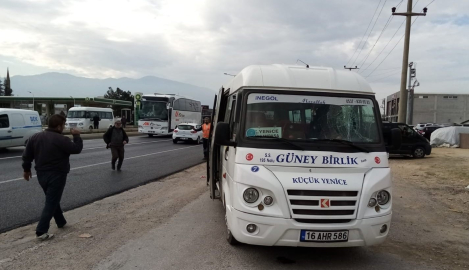 Bursa’da yolcu minibüsü işçilere çarptı: 1 işçi öldü