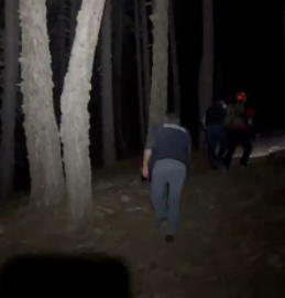 Bursa'da iki paraşütçü kayalıklarda mahsur kaldı