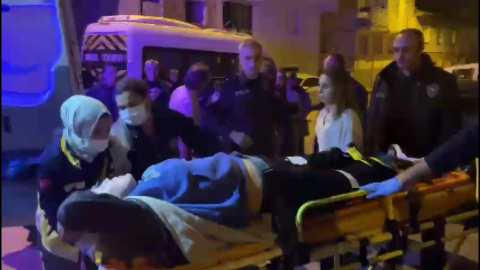 Bursa'da iki erkek kadını ayağından vurdu