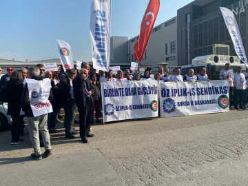 Barutçu Tekstil önünde işten çıkarılan işçiler için eylem