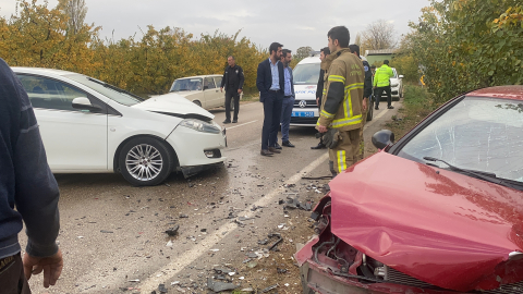 Bursa'da iki otomobil çarpıştı