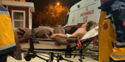 Bursa'da evli olduğu erkek tarafından bıçaklanan kadın ağır yaralandı