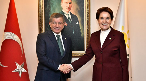 Ahmet Davutoğlu, Meral Akşener'i ziyaret etti