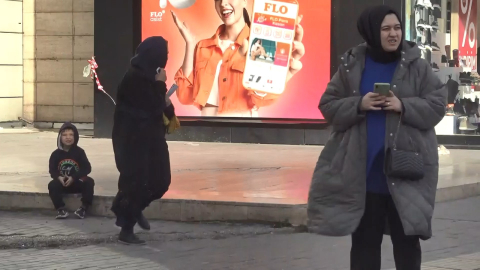 Bursa'da şiddetli lodos zor anlar yaşatmaya devam ediyor
