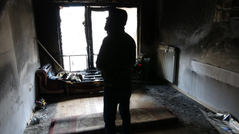 Bursa'da yangından 4 yaşındaki çocuğu balkondan atarak kurtardılar