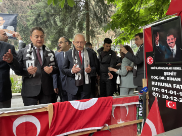 Kılıçdaroğlu, Sinan Ateş’in mezarını ziyaret etti