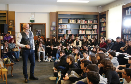 Nilüfer'de Altan Gördüm öğrencilere öykü okudu