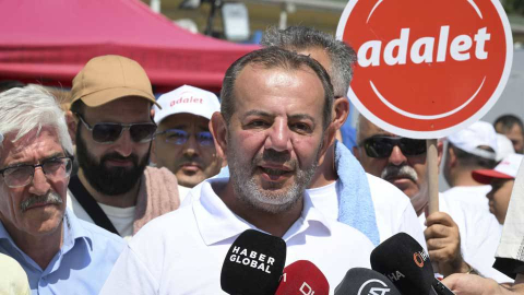 Tanju Özcan, 'değişim' yürüyüşünün 10. gününde CHP Genel Merkezi’nde