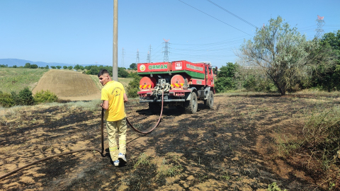Bursa'da tarla yangını: Büyümeden söndürüldü