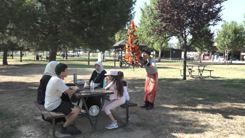 Ağaç insan oldu, orman yangınlarına dikkat çekti