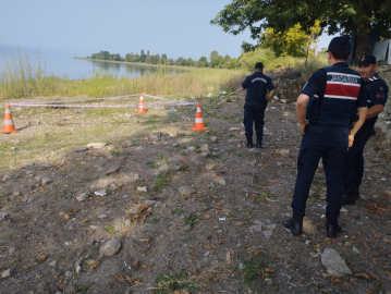 İznik Gölü'nün içinde patlamamış el bombası bulundu