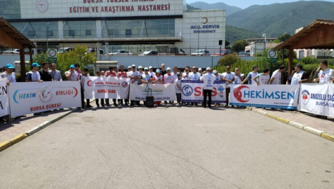 Bursa'da sağlık çalışanları iş bıraktı!