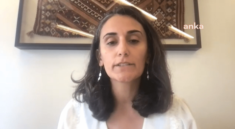 Dr. Canan Dağdeviren: "Bu aleti Türkiye’de sesi kısılmaya çalışılan tüm kadınlara armağan ediyorum"