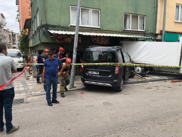 Bursa'da kamyonet ile bina arasında sıkışan fabrika işçisi hayatını kaybetti