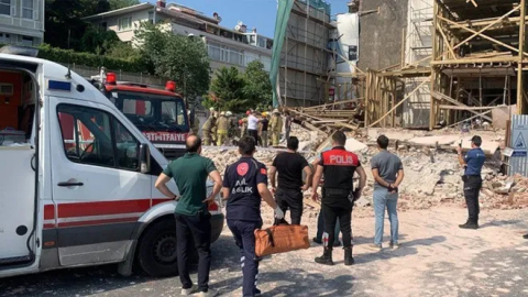İstanbul'da bina çöktü: 1 kişi enkaz altında
