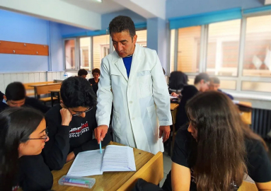 Öğretmenlere 'beyaz önlük' dayatması