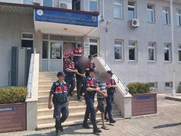 Bursa'da trafik levhalarını çalan hırsızlar tutuklandı