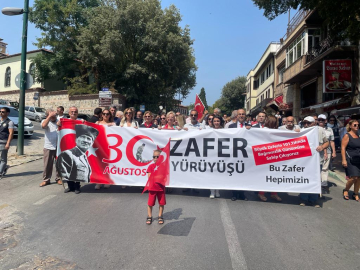 Bursa’da 30 Ağustos coşkusu: Yıldönümleri gurur nostaljisi değil, bileme taşıdır
