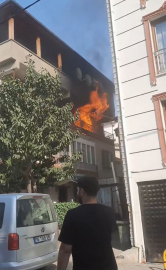 Bursa'da 3 katlı binada yangın