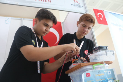 Bursa'daki Robot Yarışması farklı projelere ev sahipliği yapıyor: Güneşten üretilen suyla topraklar susuz kalmayacak