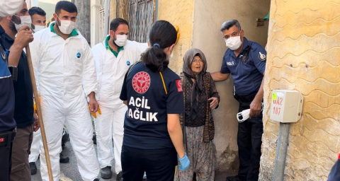 Bursa'da çöp ev savcılık kararıyla temizlendi
