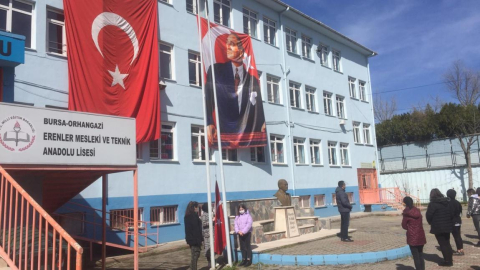 Bursa'da öğretmene şiddet: Okul müdürü öğrenci yakını tarafından darp edildi!