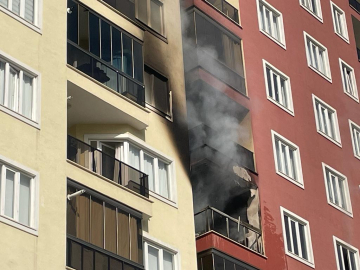 Bursa'da 9 katlı binada korkutan yangın