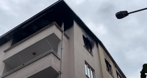 Bursa'da bir erkek alacak-verecek meselesi nedeniyle ailesiyle yaşadığı evi yaktı