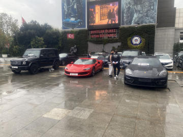 Aralarında Ferrari, Mercedes, Prosche var: Dilan Polat ve Engin Polat'a ait araçlar sergilendi