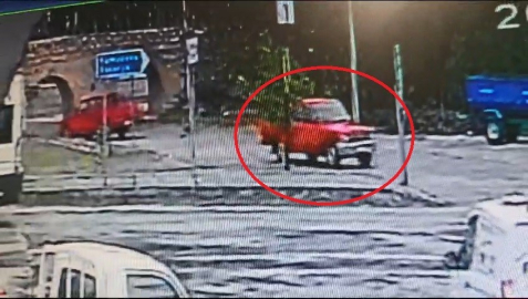 Bursa'da kamyonetin çarptığı bisikletli ağır yaralandı