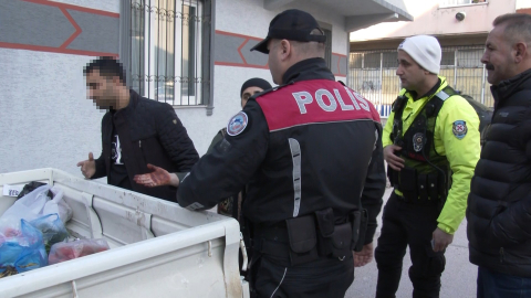 Bursa’da pazara ehliyetsiz çıktı, ekiplere yakalandı