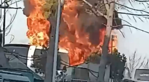 Bursa'da park halindeki otobüs alev aldı