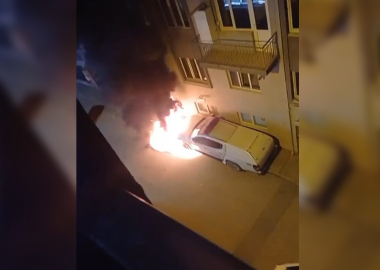 Görükle'de park halindeki otomobil alevlere teslim oldu