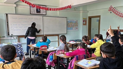 Hatay ve Maraş'ta eğitime bir gün ara verildi