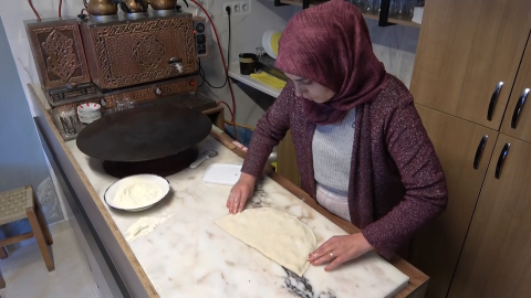 6 Şubat depreminden sonra Bursa'da yeni hayat: İşe önce minibüste başladılar, sonra dükkan açtılar