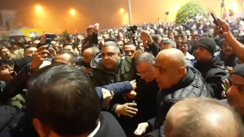 Depremin birinci yılında Hatay'da Lütfü Savaş ve Fahrettin Koca protesto edildi