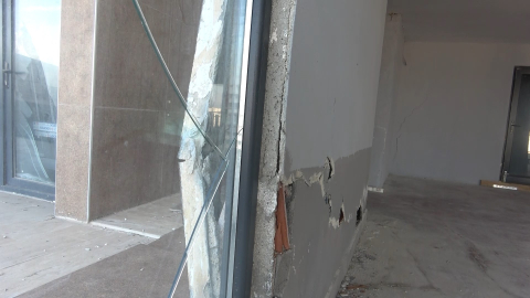 Mudanya'da inşaat çalışması binaya hasar verdi