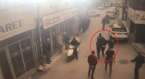 Bursa'da bir erkek eskiden evli olduğu kadının yanındaki kişiyi rehin aldı