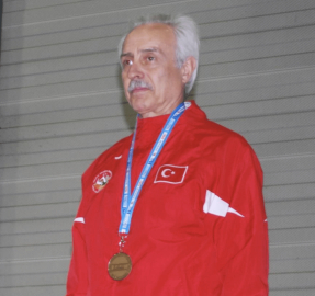 Bursalı atlet Türkiye rekorunu kırdı