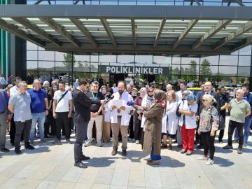 Bursa'da doktorlardan İsrail'in Filistin saldırılarına tepki: "Zulme karşı durmak, sadece bir insanlık görevi değil, aynı zamanda uluslararası bir zorunluluktur"