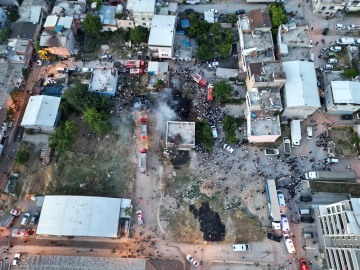 Bursa'da tüpler bomba gibi patladı, ev alevlere teslim oldu