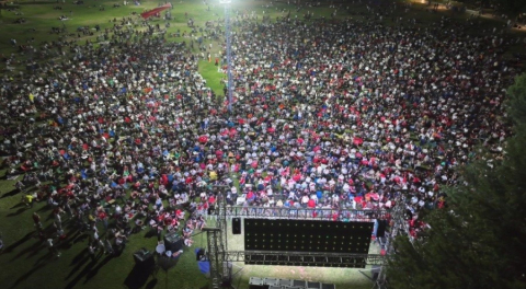 Binlerce kişi stada çevrilen parkta dev ekranda coşkuyu yaşadı