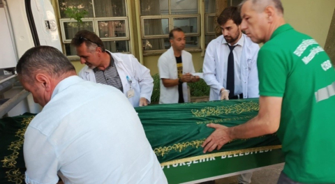 Uludağ Üniversitesi Tıp Fakültesi'nde 11 yıl boyunca binlerce doktorun yetişmesine sebep olan kadavra yakınlarına teslim edildi