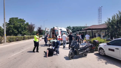 Bursa'da motosikletler kafa kafaya çarpıştı: 2 yaralı