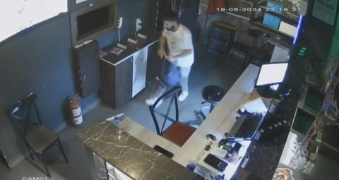 Bursa'da oyun konsolu hırsızlığı kamerada