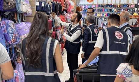 Okulların açılmasına sayılı günler kala Bursa'daki kırtasiyelerde sıkı denetim