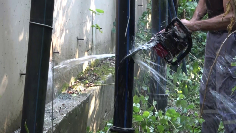 Uludağ'ın eteğinde suyun kaynağında susuz kalan köylüler, eylem yaptı boruları kesti