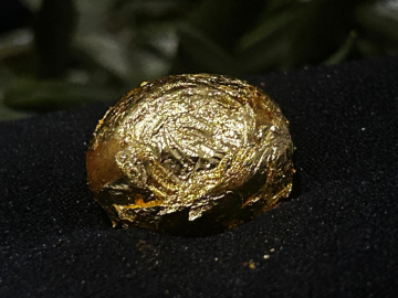 Kutusu 300 dolara satılıyor: Altın kaplamalı zeytin Gemlik'te görücüye çıktı