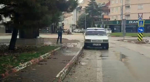 Bursa'da aracını sokak çeşmesinde yıkayan sürücüye ceza yağdı
