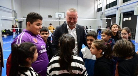 Karacabey'de okullara spor desteği devam ediyor
